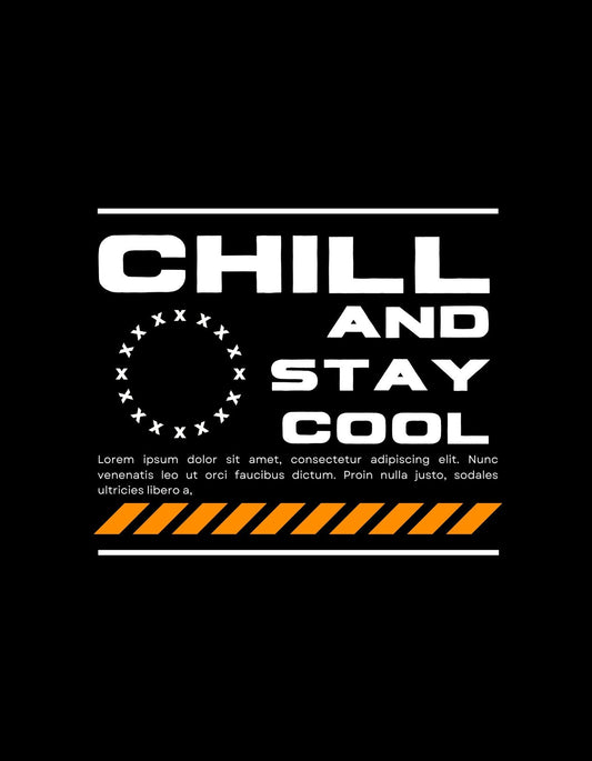 Fekete alapon nagy, fehér betűkkel "CHILL AND STAY COOL" szöveg, kiegészítve csillagokkal és csíkokkal, amik egy modern, laza stílust kölcsönöznek. 