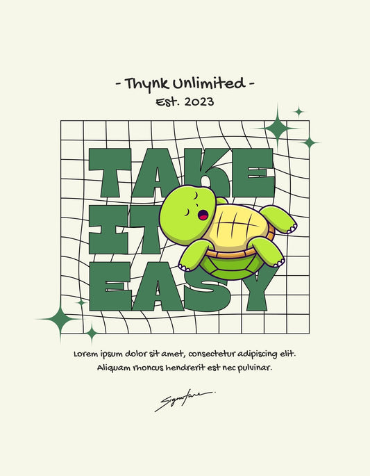 Egy felszabadult hangulatú teknős pihen a "TAKE IT EASY" felirat körül, amely beleolvad a mintába hátterében, mindezt modern, streetwear stílusban ábrázolva. 