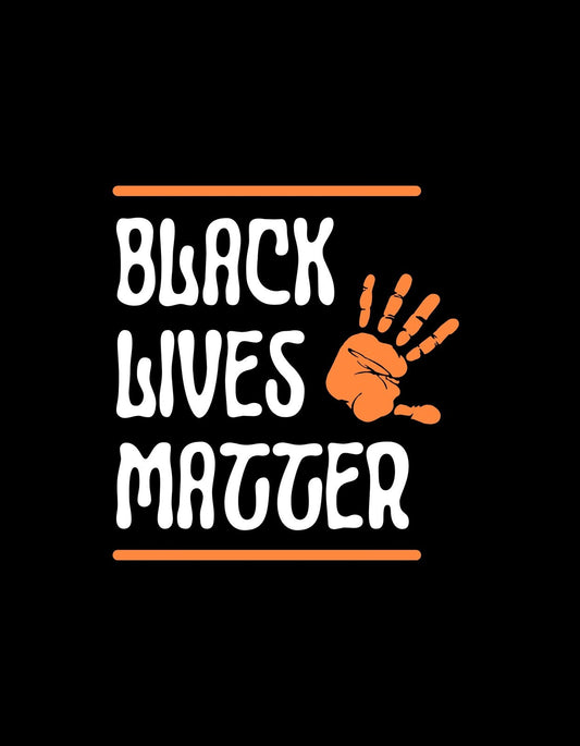 Egy kiemelkedő, narancssárga kézlenyomat dominálja a dizájnt, mellette fehér betűkkel az "Black Lives Matter" felirat áll, ami egy fontos társadalmi üzenetet közvetít, körülötte sötét háttér található. 