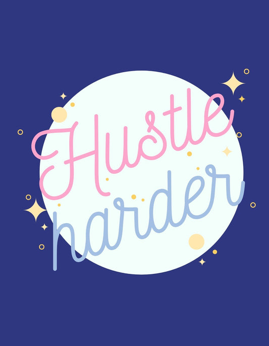 Egy motiváló feliratot látunk, "Hustle Harder" szlogen színes, modern betűtípussal, amely körül csillagok és pontok kavalkádja található a mélykék háttér előtt. 