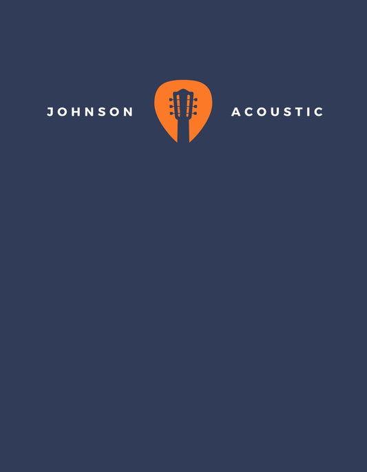 Egy gitárpengető elemet ábrázoló design, ami gitárhúrokat formál, egy narancssárga gitárpengetővel kombinálva, és a "JOHNSON ACOUSTIC" szöveggel a felső részen. 