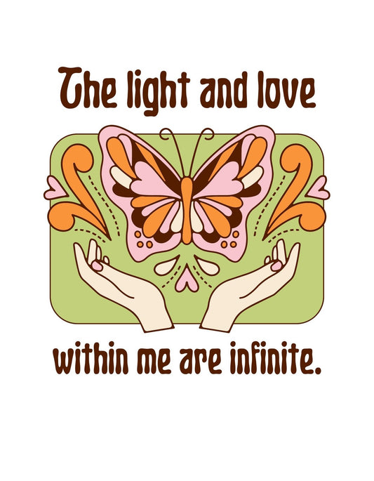 A képen egy színes pillangó látható két emberi kéz között, alatta a "The light and love within me are infinite." felirattal, ami örök optimizmust és belső fényt sugároz. 