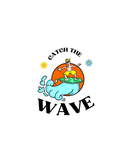 Egy lendületes szörfös figurát ábrázol a kép, aki éppen egy hatalmas hullámot lovagol meg. A kör alakú dizájnban a "CATCH THE WAVE" felirat szerepel, körben a képen színes virágokkal. 